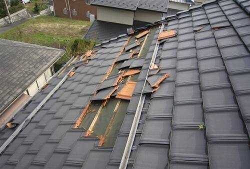 空き家の屋根瓦トラブル